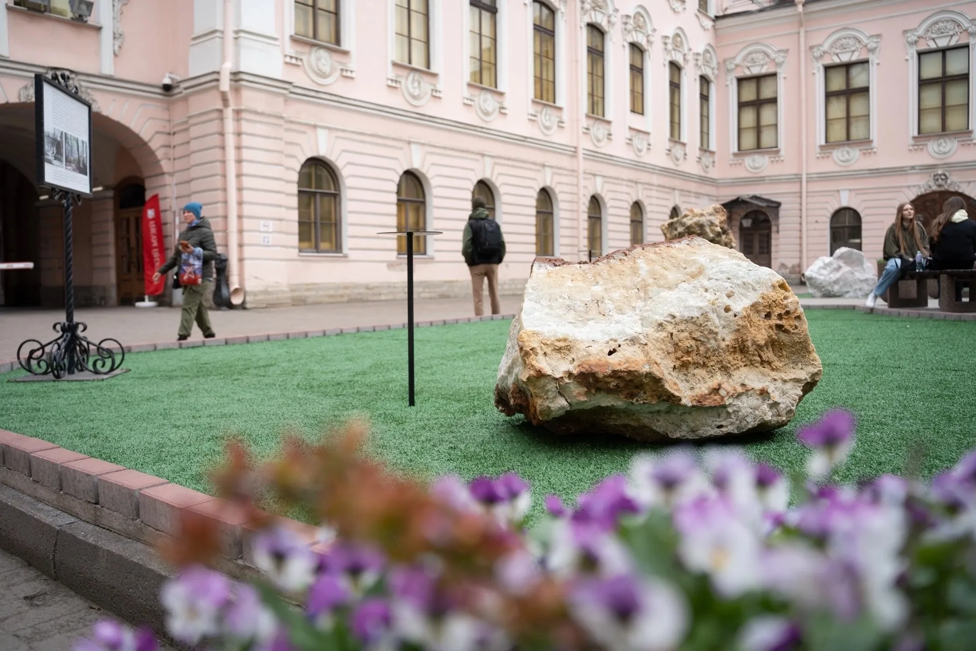 Русский музей приглашает присоединиться к экскурсии-диалогу искусствоведа и геолога