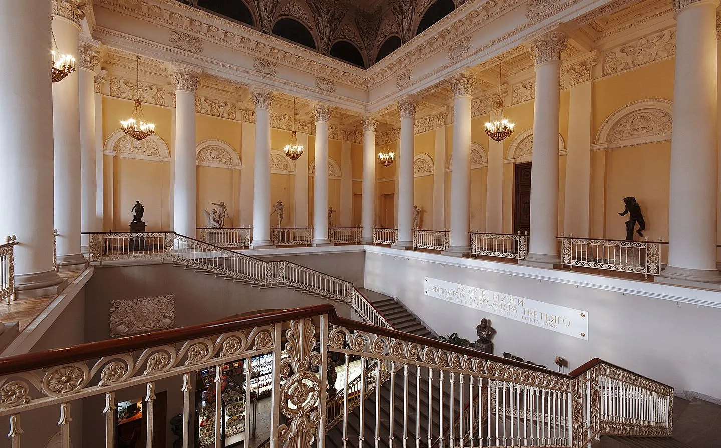 Русский музей запускает два маршрута по Михайловскому дворцу 
