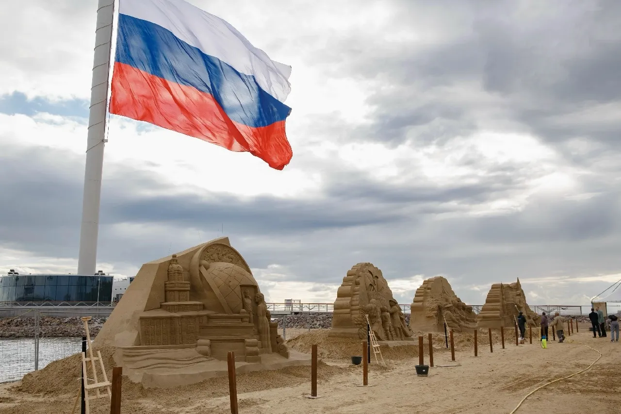 На выставке песчаных скульптур представили композиции, вдохновлённые объектами Русского музея