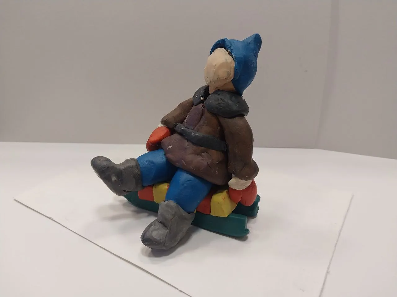 Мастер-класс по лепке «Малыш на санках - ностальгия»