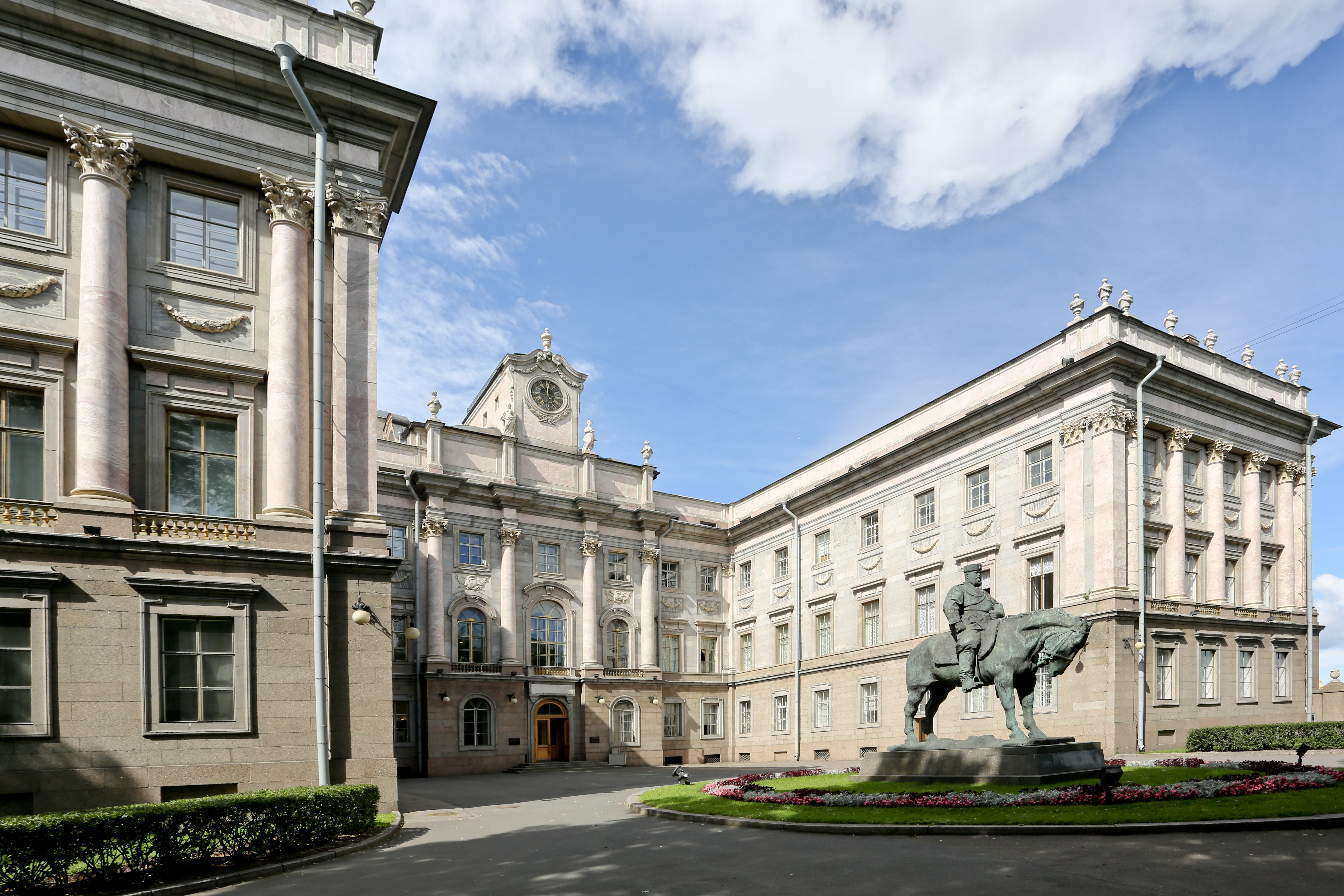 Изменения в режиме работы Мраморного дворца с 12 по 25 ноября