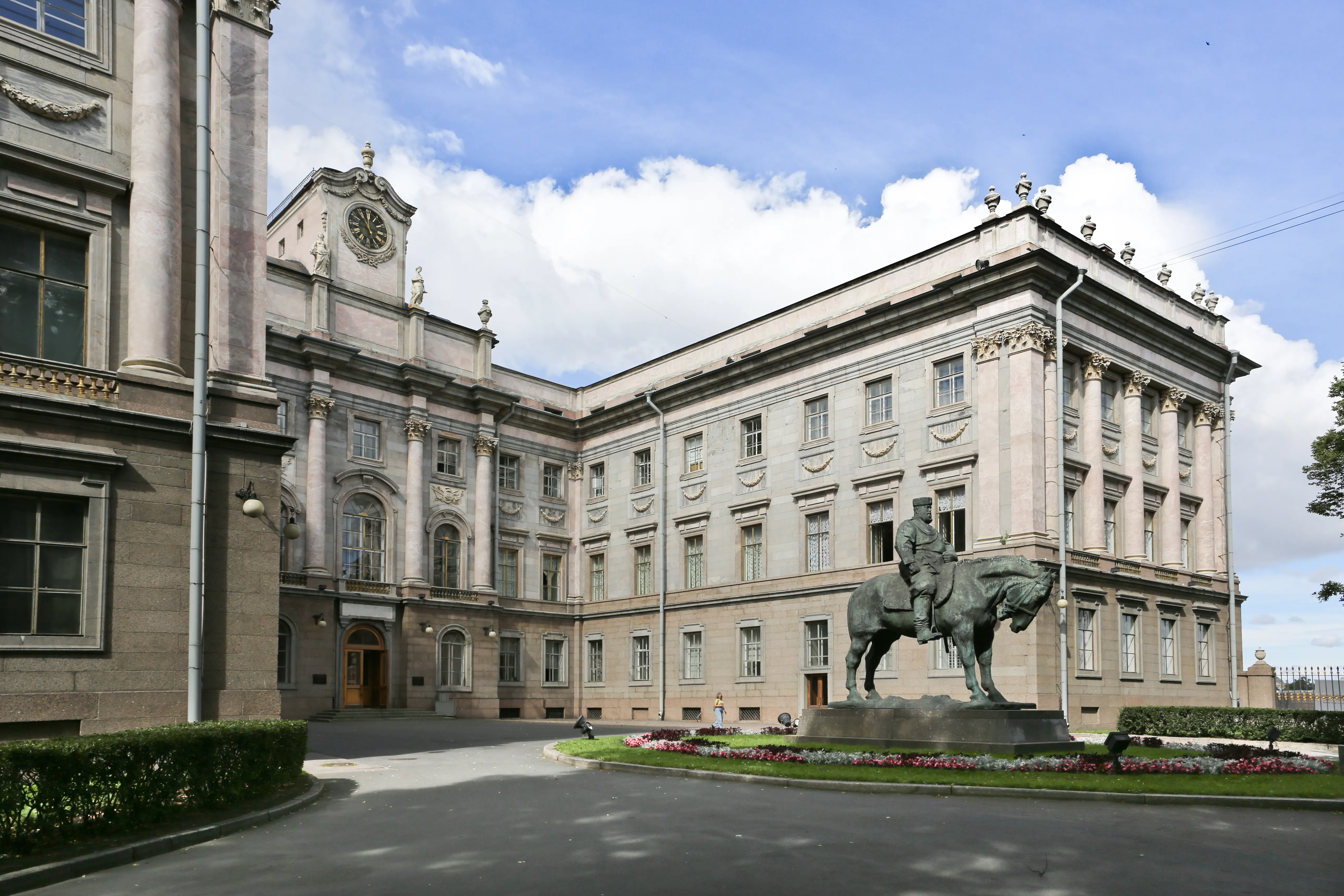 Участники Международного транспортно-логистического форума смогут бесплатно посетить Русский музей