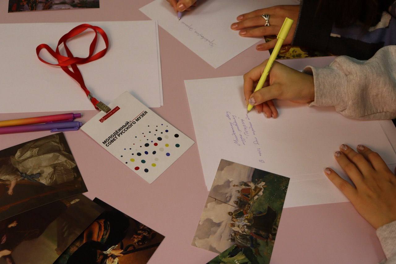 Молодёжный совет Русского музея принял участие в перекрёстной акции ко Дню народного единства