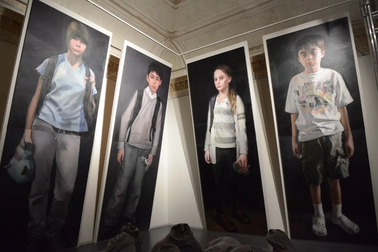 Путешествие в детство: перформанс и спектакль на выставке «Взрослым вход разрешён»