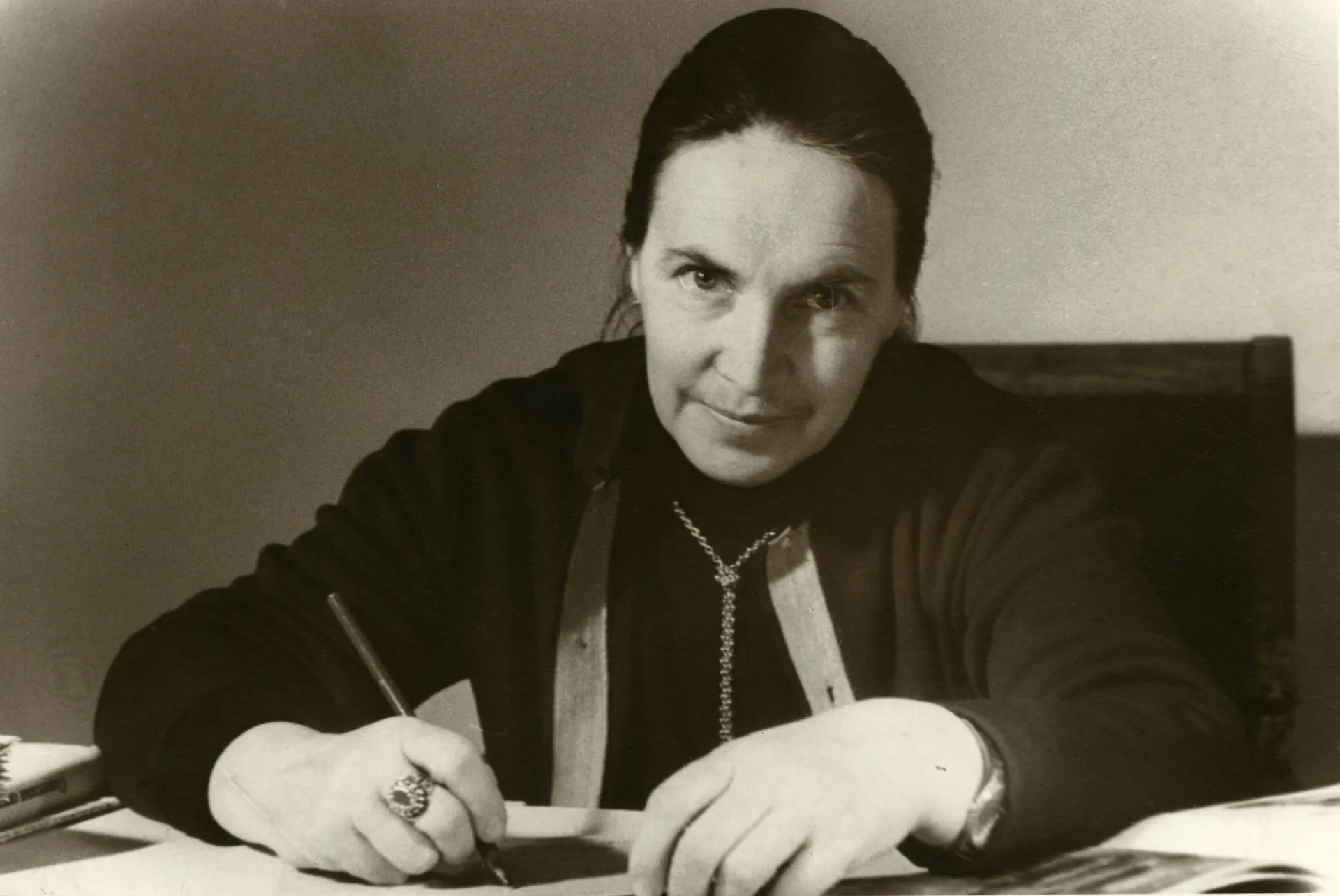 Татьяна Борисовна Мантурова за рабочим столом. 1974