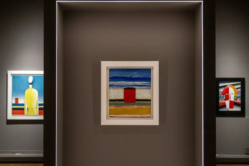 Экскурсия по постоянной экспозиции «Наш авангард» в корпусе Бенуа.