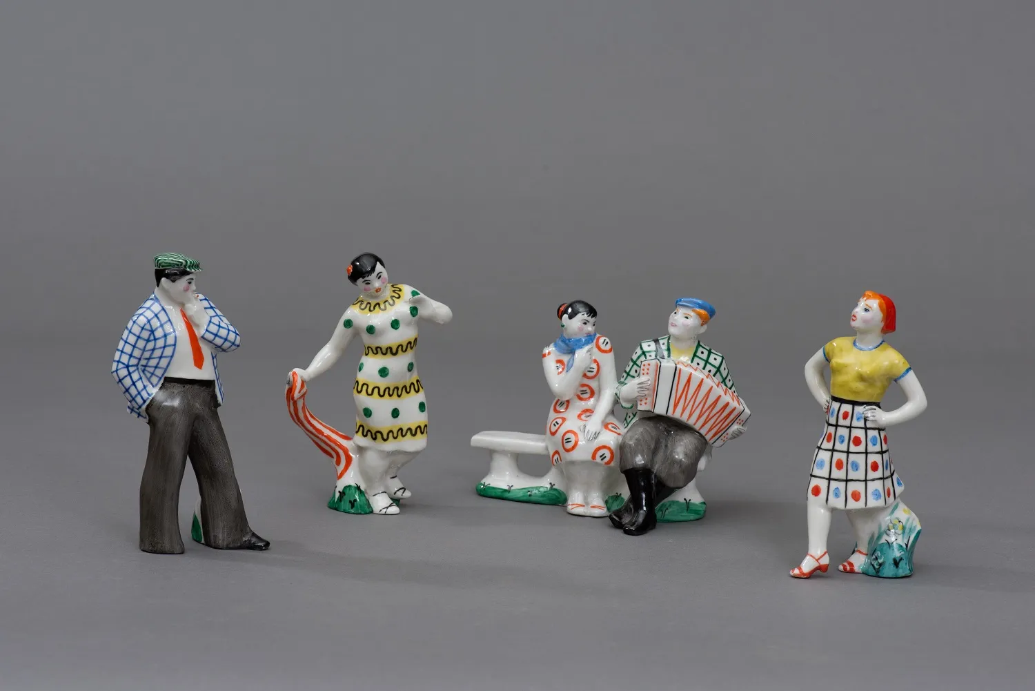 Киселев А. А. Костромские страдания. 1964. ЛЗФИ. Фарфор, надглазурная роспись. ГРМ.