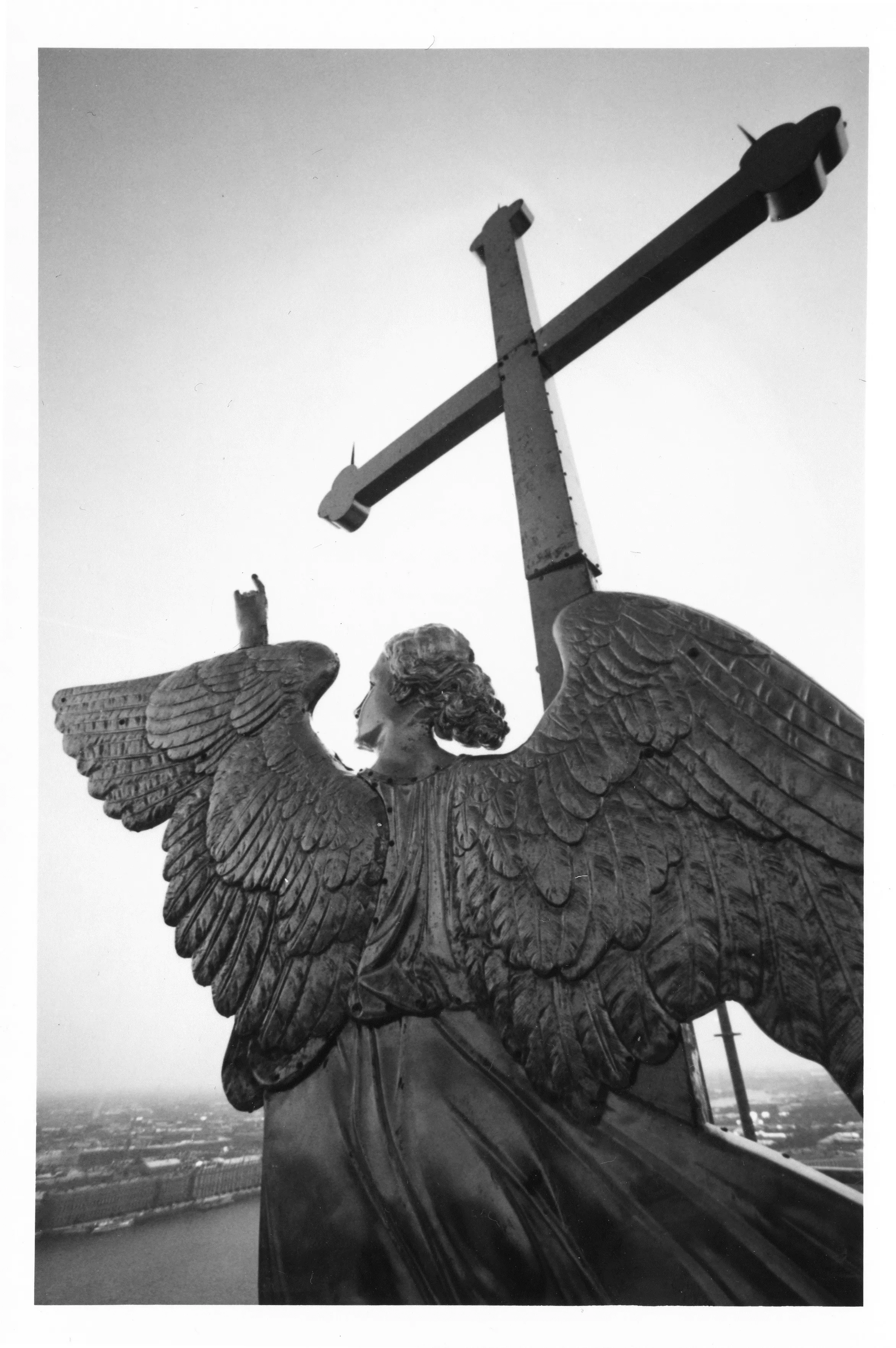 Юрий Молодковец. Ангел. 2003