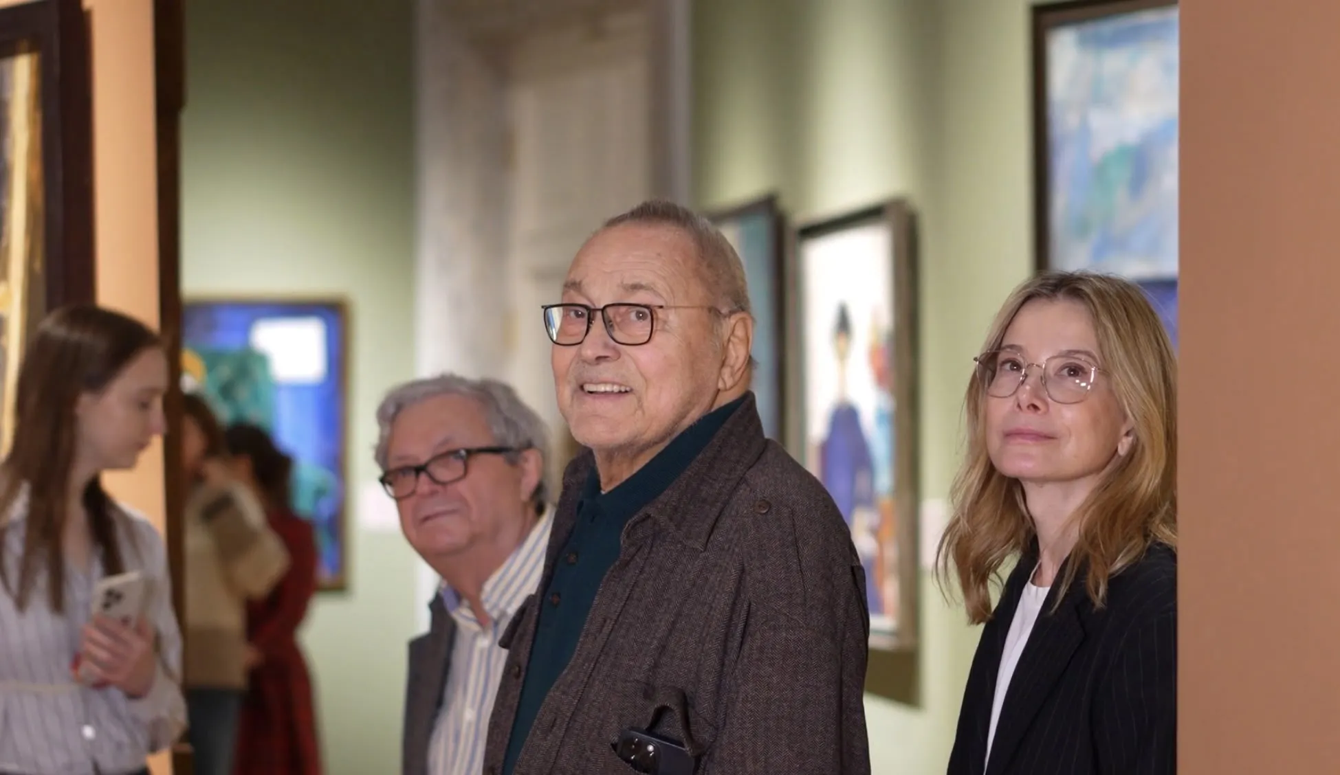 Андрей Кончаловский и Юлия Высоцкая стали почётными гостями выставки Петра Кончаловского