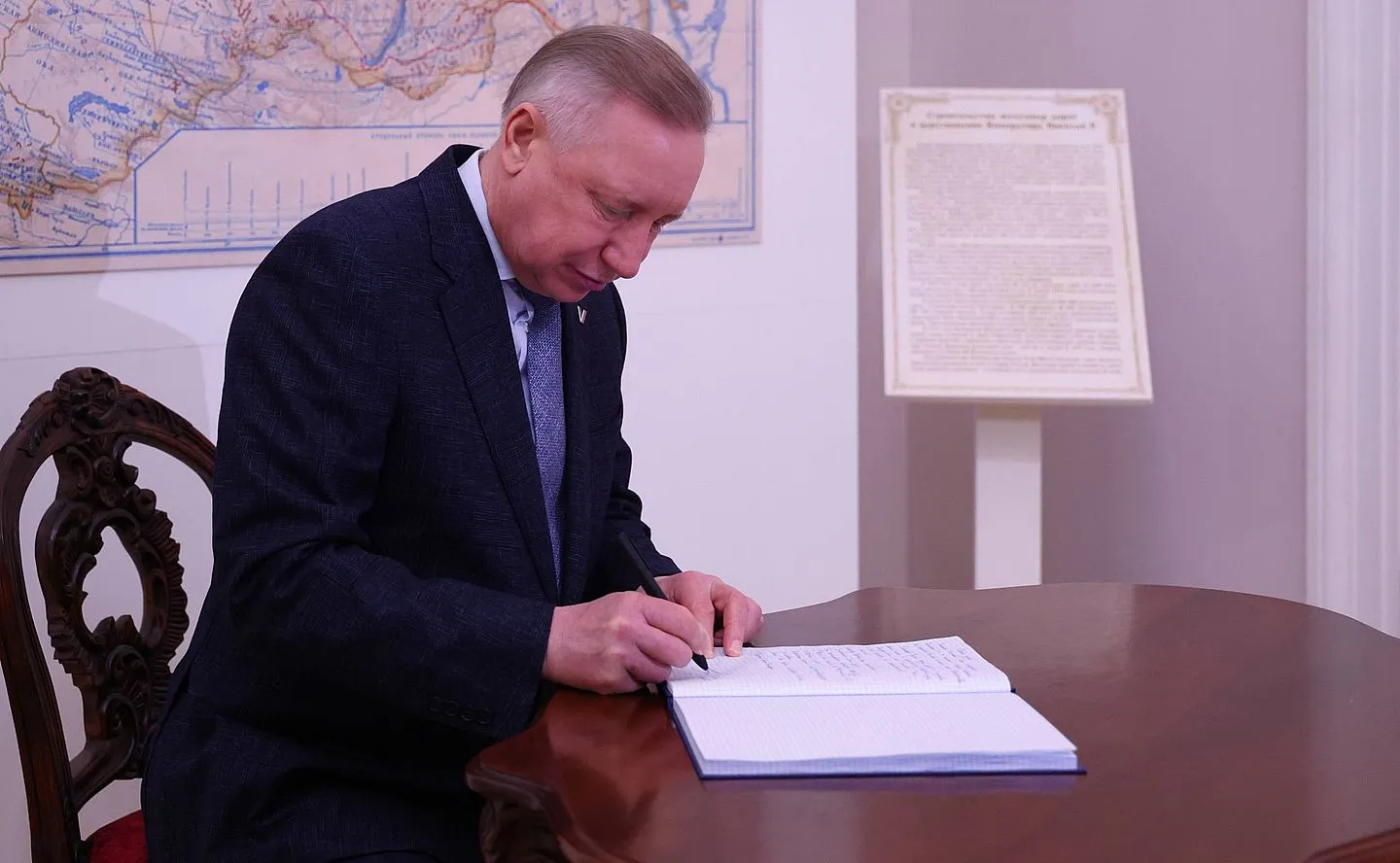 Губернатор Санкт-Петербурга Александр Беглов посетил масштабную выставку «Эпоха Императора Александра III и её наследие» в Михайловском замке Русского музея